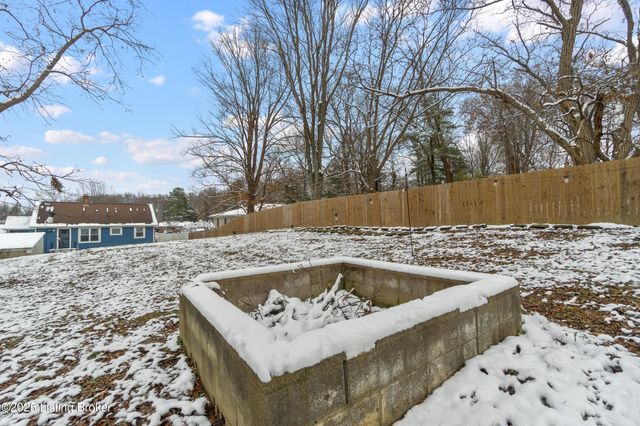 2110 Palatka Rd, Louisville, KY 40214