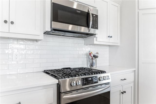 3116 SW Arbor Tree Drive, Lee's Summit, MO 64082