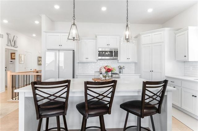 3116 SW Arbor Tree Drive, Lee's Summit, MO 64082