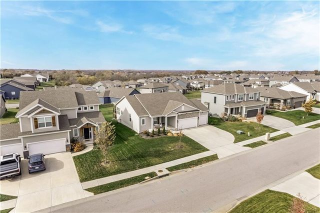 3116 SW Arbor Tree Drive, Lee's Summit, MO 64082