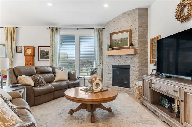 3116 SW Arbor Tree Drive, Lee's Summit, MO 64082