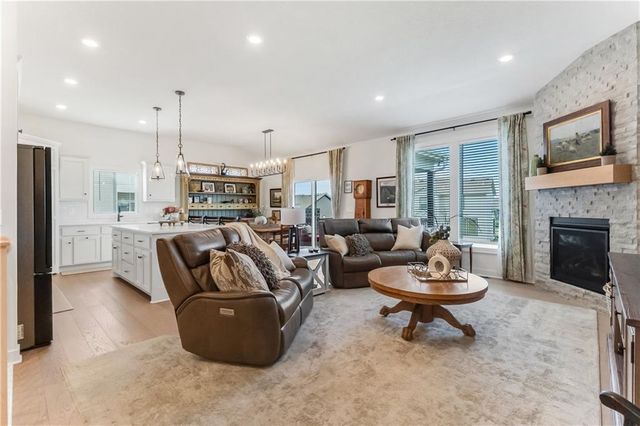 3116 SW Arbor Tree Drive, Lee's Summit, MO 64082