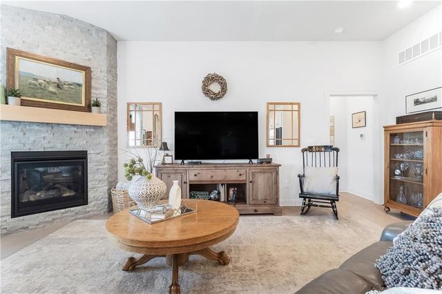 3116 SW Arbor Tree Drive, Lee's Summit, MO 64082