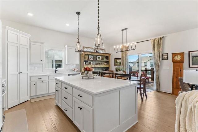 3116 SW Arbor Tree Drive, Lee's Summit, MO 64082