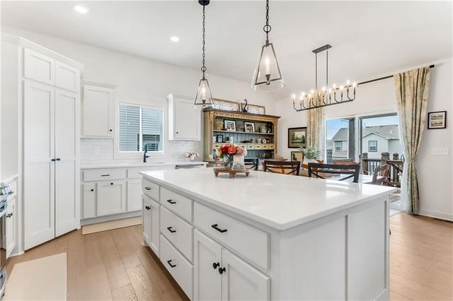 3116 SW Arbor Tree Drive, Lee's Summit, MO 64082