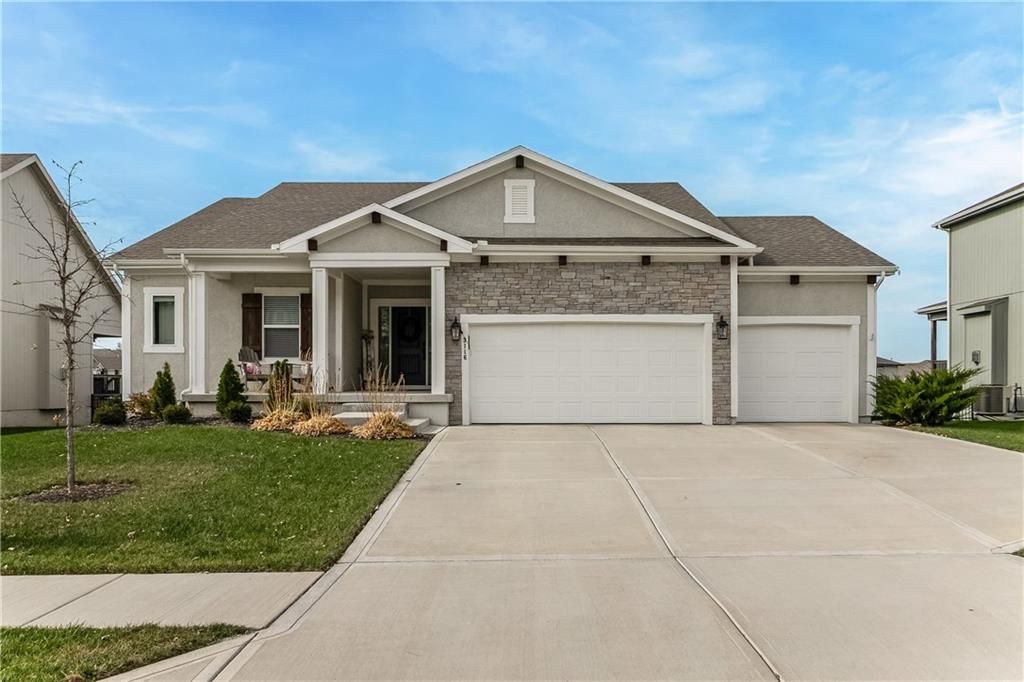 3116 SW Arbor Tree Drive, Lee's Summit, MO 64082