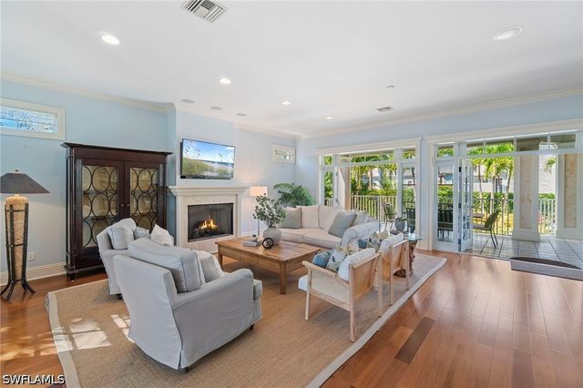 645 Broad AVE S, Naples, FL 34102