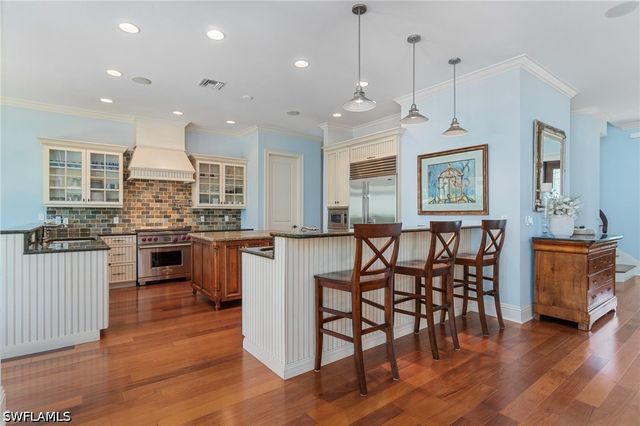 645 Broad AVE S, Naples, FL 34102