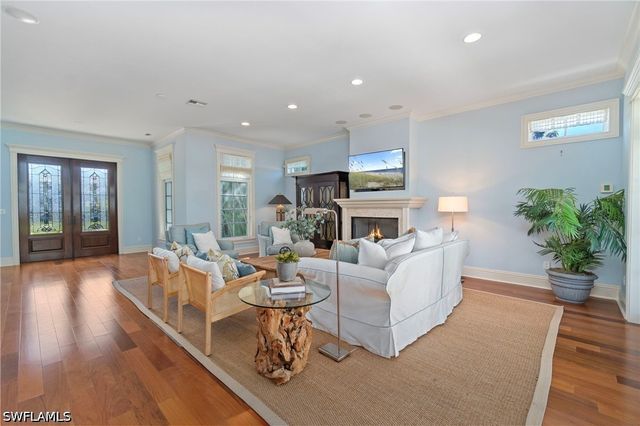 645 Broad AVE S, Naples, FL 34102