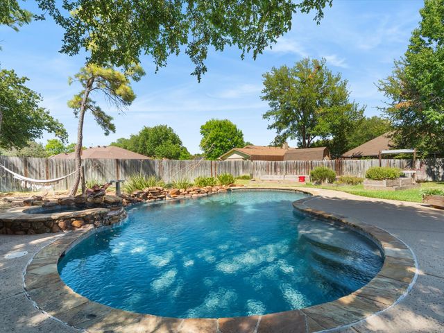 2501 New Haven Court, Bedford, TX 76022
