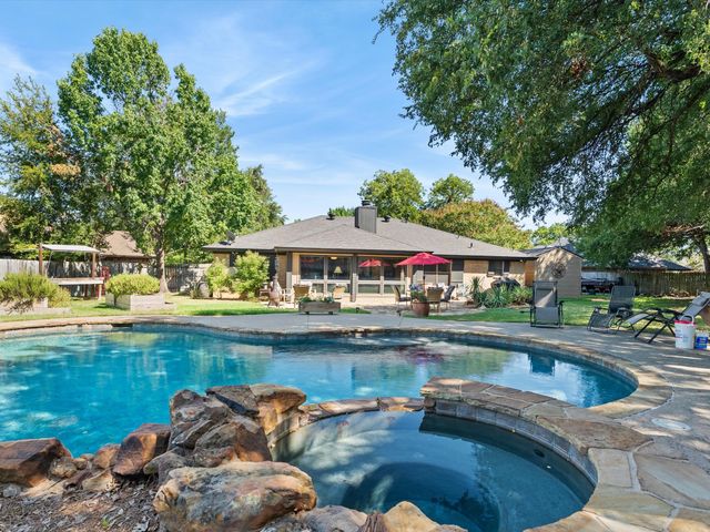 2501 New Haven Court, Bedford, TX 76022