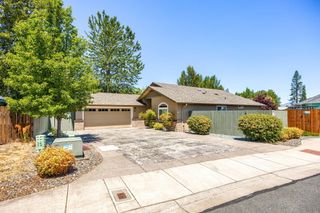 1542 SW Yucca Drive, Grants Pass, OR 97527