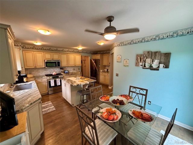 46991 Hidden River Circle N, Canton Charter Township, MI 48188