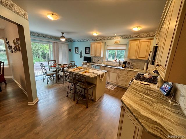 46991 Hidden River Circle N, Canton Charter Township, MI 48188