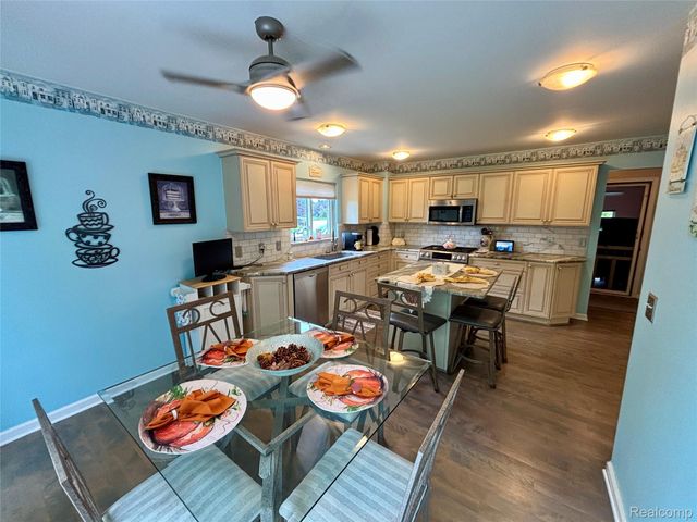 46991 Hidden River Circle N, Canton Charter Township, MI 48188