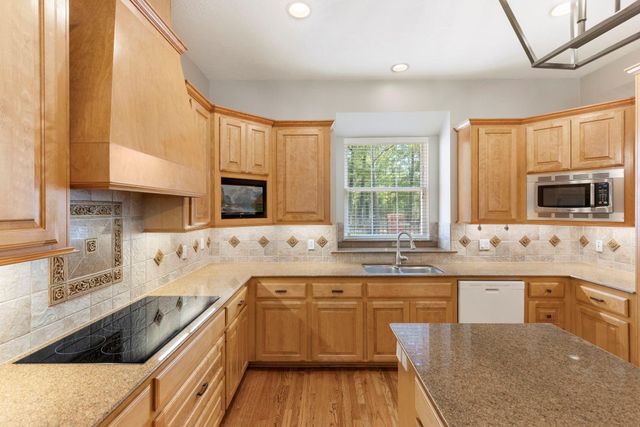 10857 Lake Forest Drive, Conroe, TX 77384