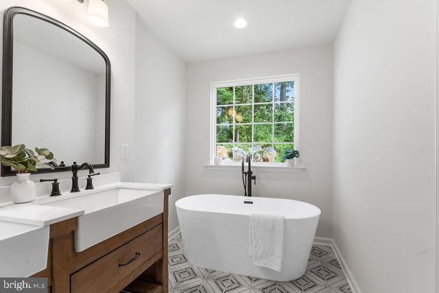260 LOCUST DR, Louisa, VA 23093