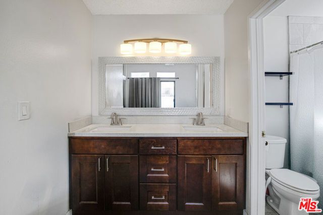 20920 Community Street 10, Canoga Park (los Angeles), CA 91304