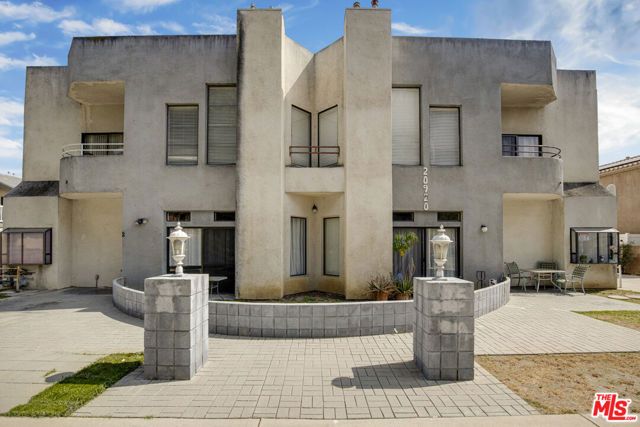 20920 Community Street 10, Canoga Park (los Angeles), CA 91304