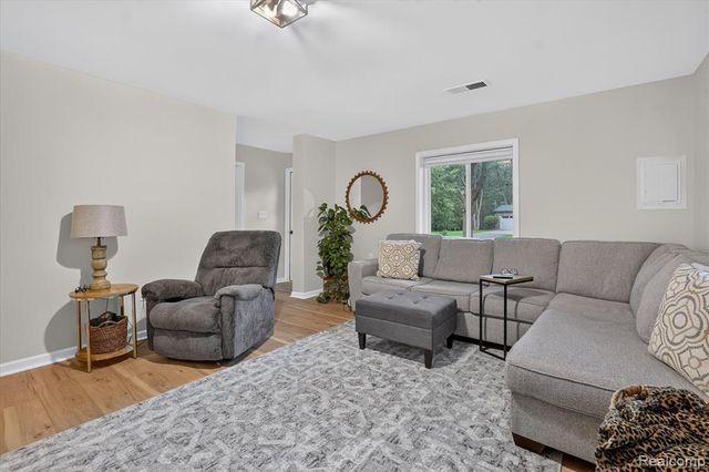 9007 Joseph Street, Grand Blanc, MI 48439