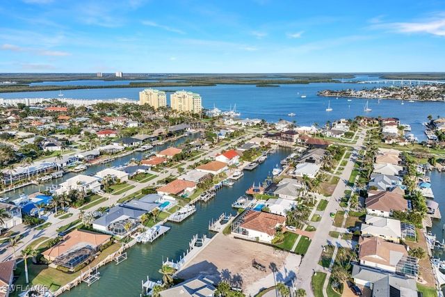 818 Elm CT, Marco Island, FL 34145