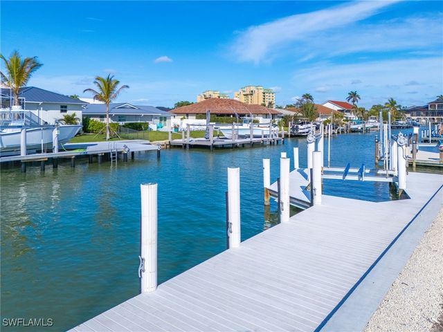818 Elm CT, Marco Island, FL 34145