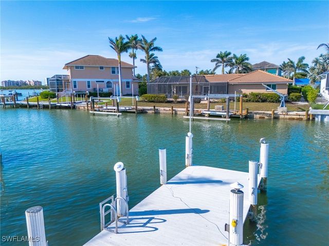 818 Elm CT, Marco Island, FL 34145