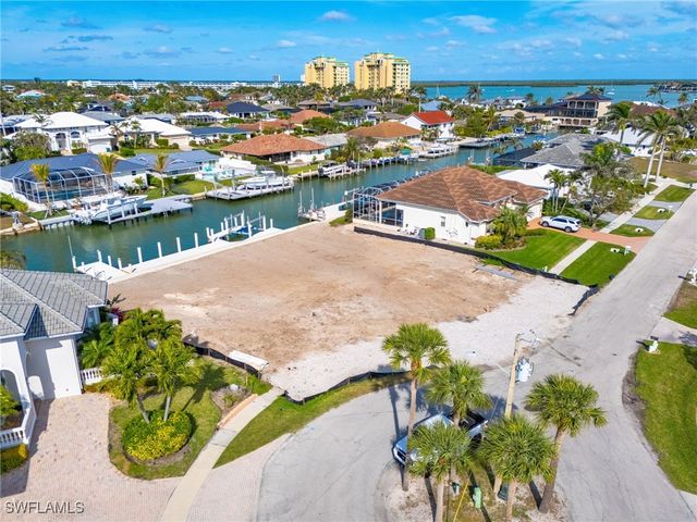 818 Elm CT, Marco Island, FL 34145