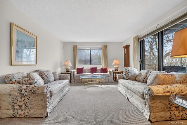 9 Briarcliff Drive S 16, Ossining, NY 10562