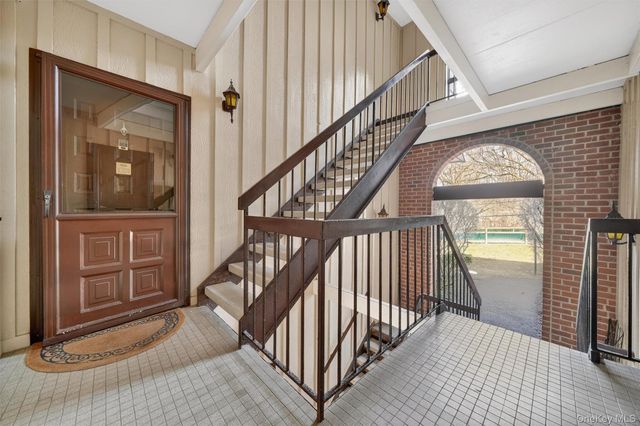 9 Briarcliff Drive S 16, Ossining, NY 10562