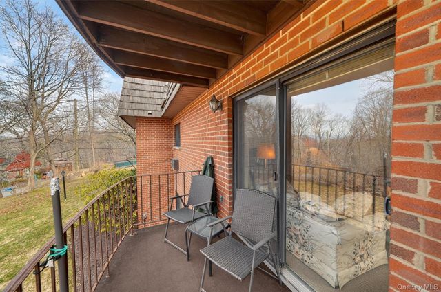 9 Briarcliff Drive S 16, Ossining, NY 10562