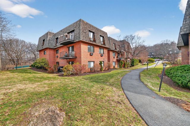 9 Briarcliff Drive S 16, Ossining, NY 10562