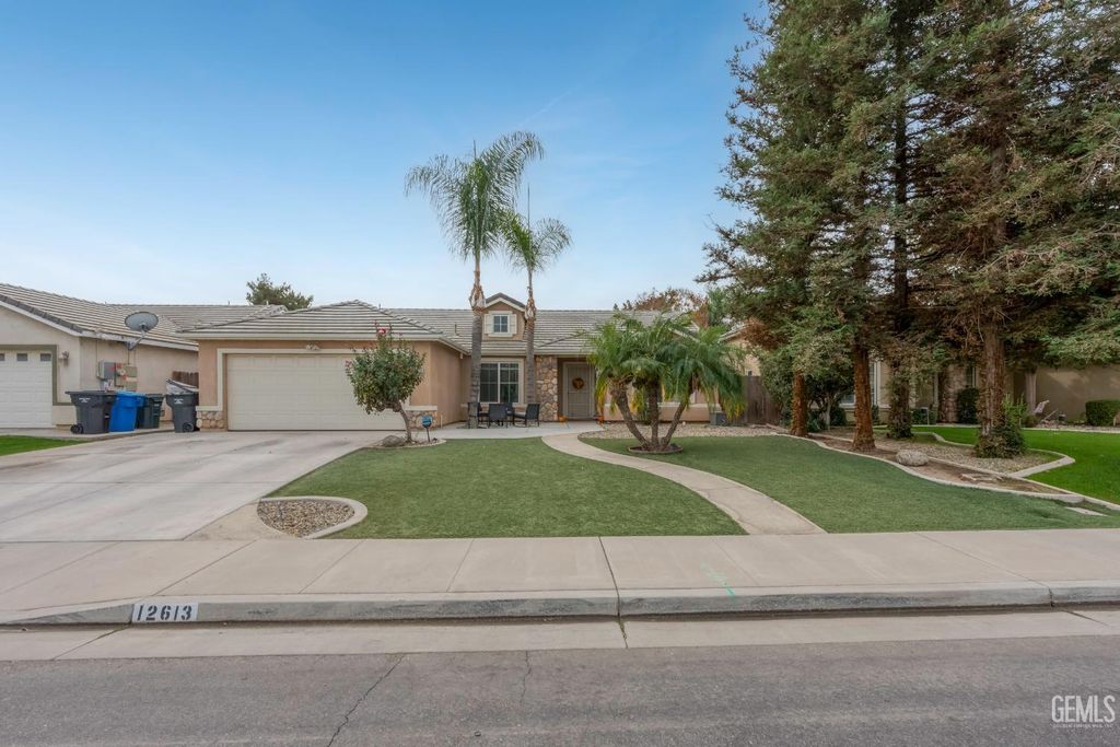 12613 Lavina Avenue, Bakersfield, CA 93312