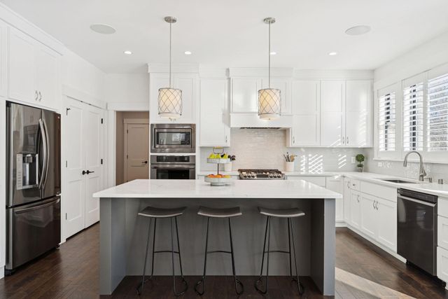 5213 Woodhill Road, Minnetonka, MN 55345