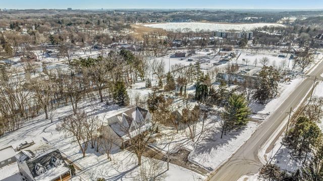 5213 Woodhill Road, Minnetonka, MN 55345