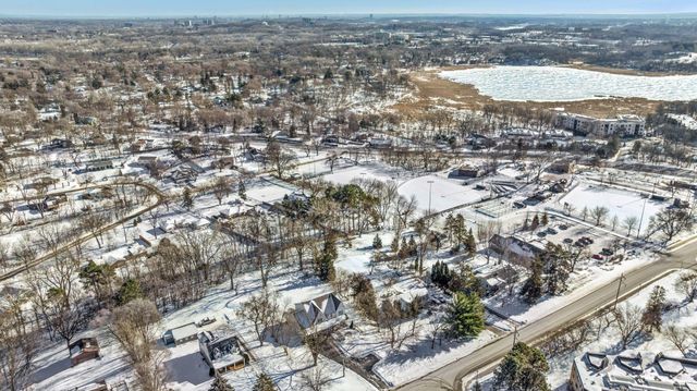 5213 Woodhill Road, Minnetonka, MN 55345