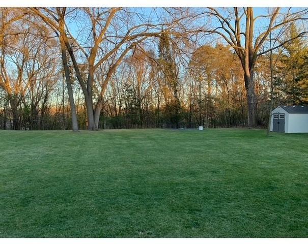 5213 Woodhill Road, Minnetonka, MN 55345