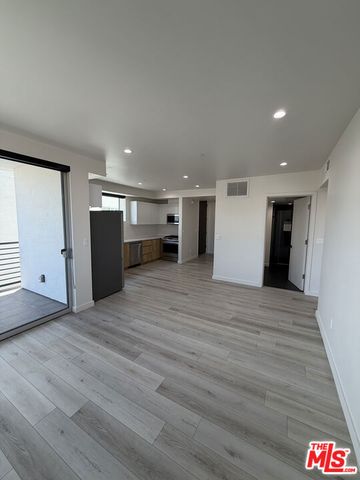 124 S Croft Avenue 303, Los Angeles, CA 90048