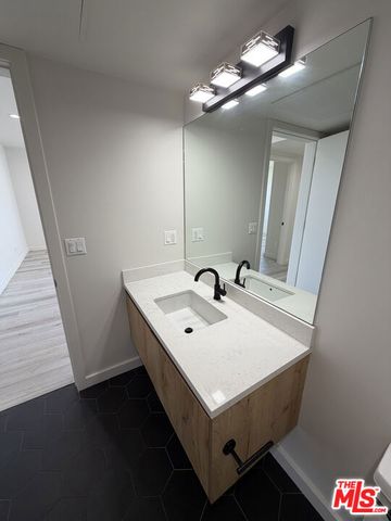 124 S Croft Avenue 303, Los Angeles, CA 90048