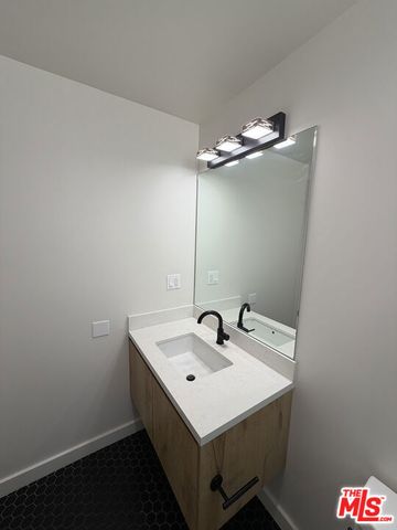124 S Croft Avenue 303, Los Angeles, CA 90048