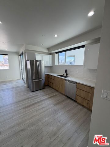 124 S Croft Avenue 303, Los Angeles, CA 90048