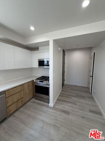 124 S Croft Avenue 303, Los Angeles, CA 90048