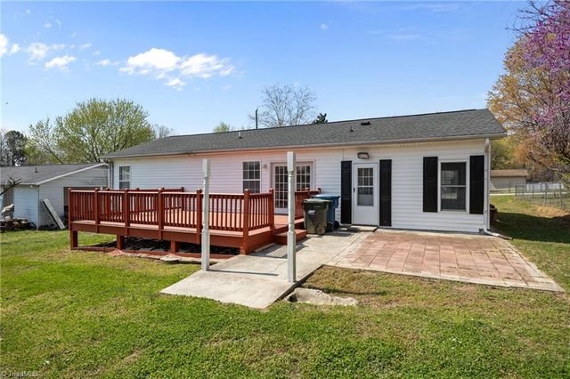 301 Cloverdale Drive, Archdale, NC 27263