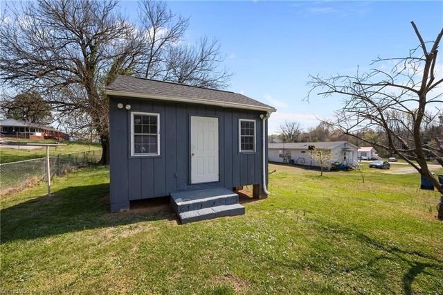 301 Cloverdale Drive, Archdale, NC 27263