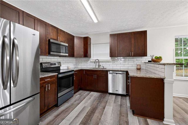 4035 Waters End Lane, Snellville, GA 30039