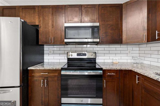 4035 Waters End Lane, Snellville, GA 30039