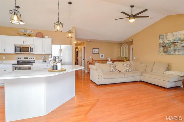 2250 Amberleigh Drive, Maryville, IL 62062