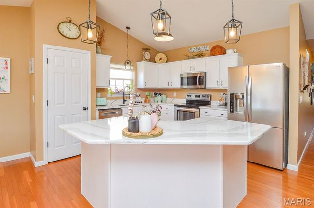 2250 Amberleigh Drive, Maryville, IL 62062