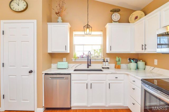 2250 Amberleigh Drive, Maryville, IL 62062