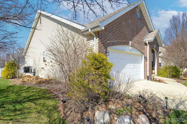 2250 Amberleigh Drive, Maryville, IL 62062